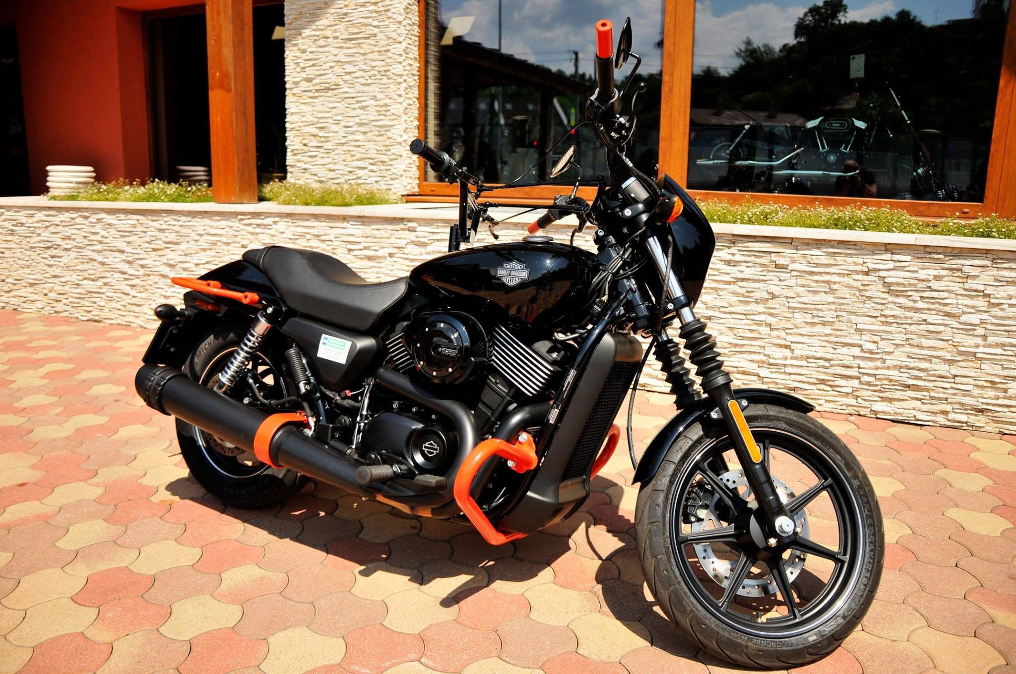 Harley Davidson - Street